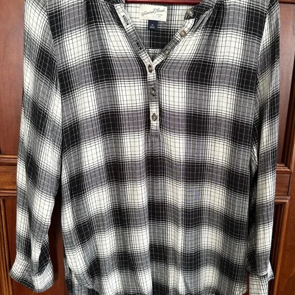 Universal Thread Women's Hi-Lo Black and White Plaid Top Long Sleeves Size XS - Picture 5 of 11